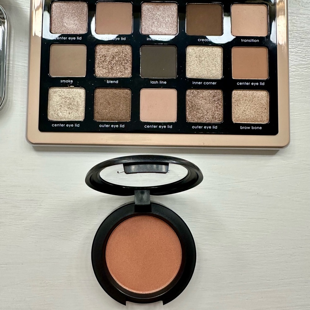 Makeup Bundle - Picture 4 of 5